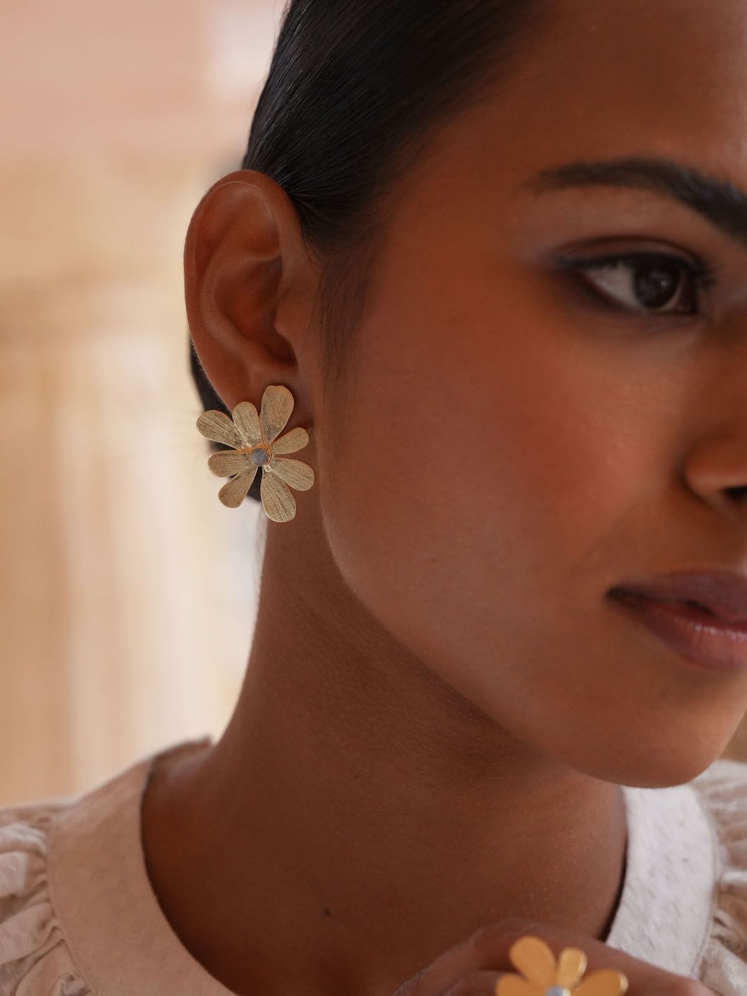 Christine Bekaert Jewelry Earring The Sunpetal Studs - White Moonstone