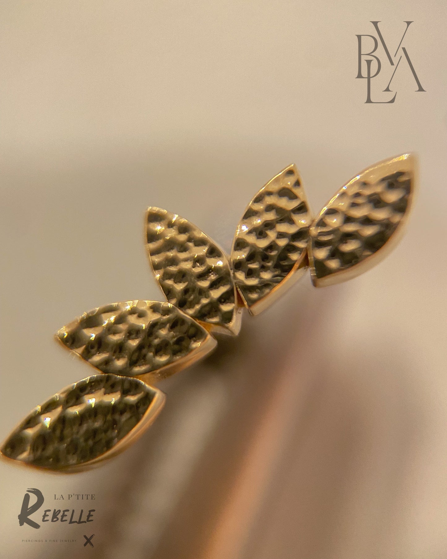 BVLA Yellow Gold / 5x Hammered Serenity Flat