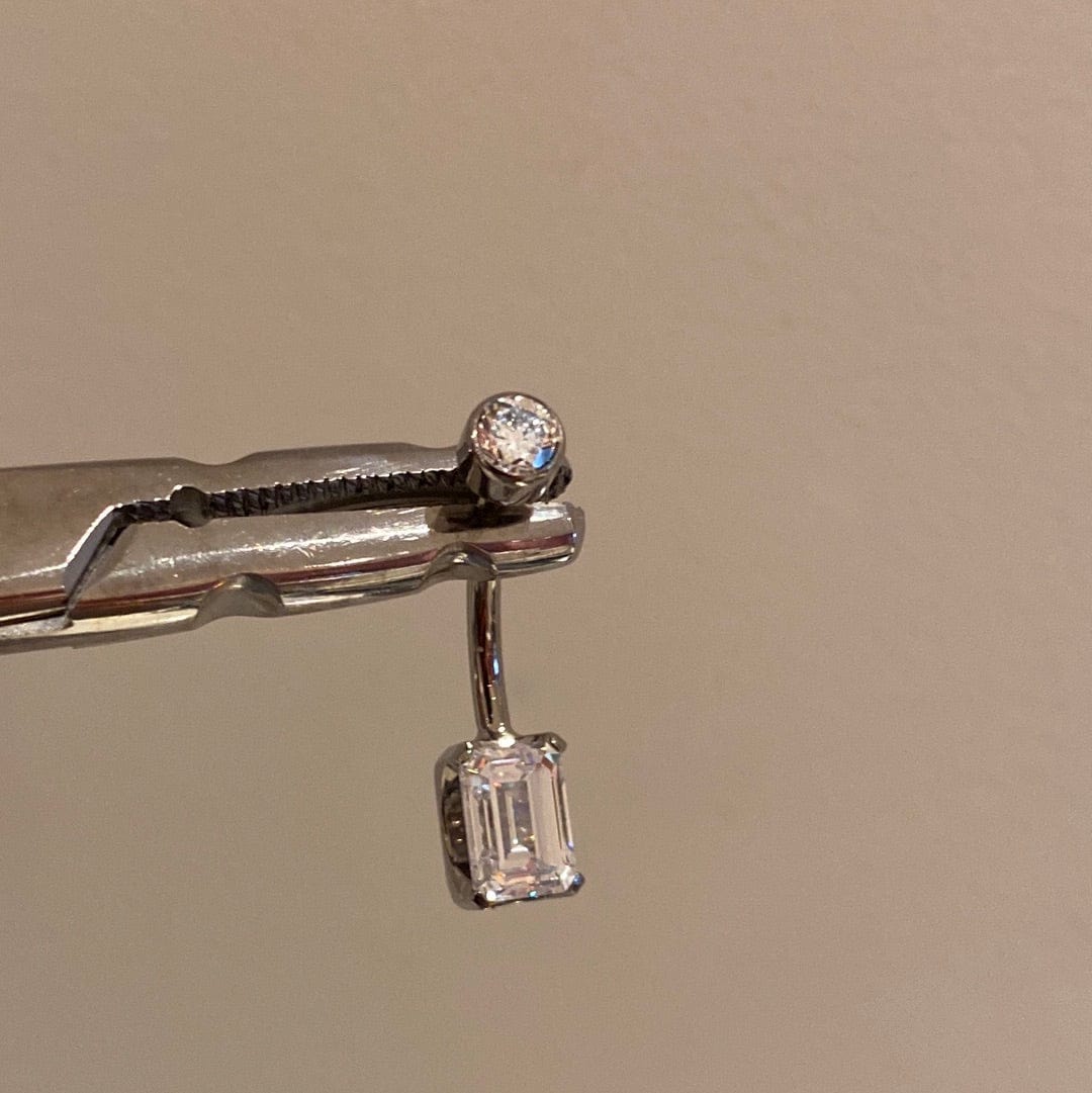 Anatometal Threaded Titanium 12mm / Clear CZ Emerald Navel Curve