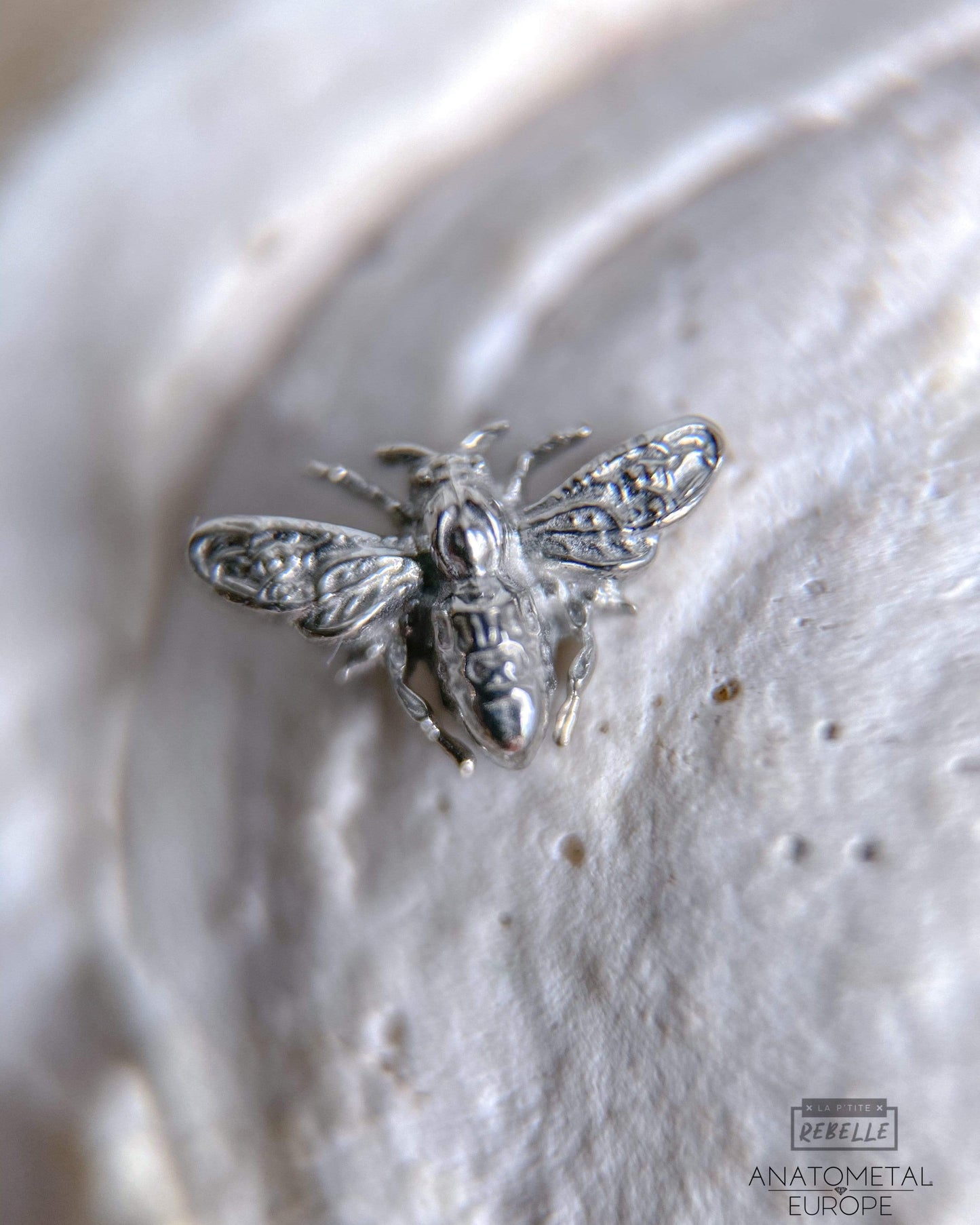 Anatometal Threadless Gold Bee
